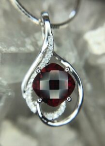 14kw garnet and diamond pendant 230-01215 $825